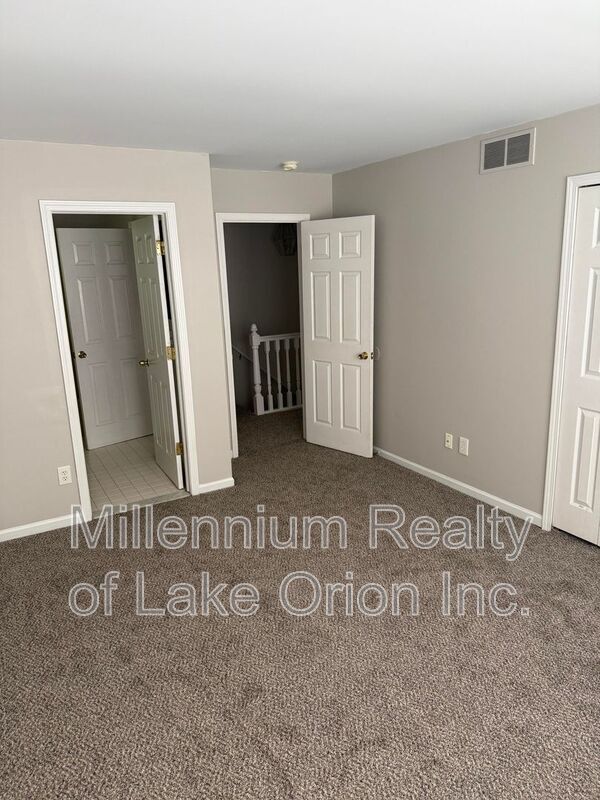 Building Photo - 1106 Oak Valley Dr