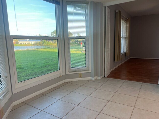 Building Photo - Lovely Lakefront Pinebrook South Home for Annual Rental