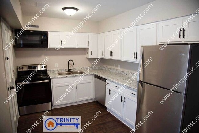 Building Photo - Must See! Beautiful Two Bedroom