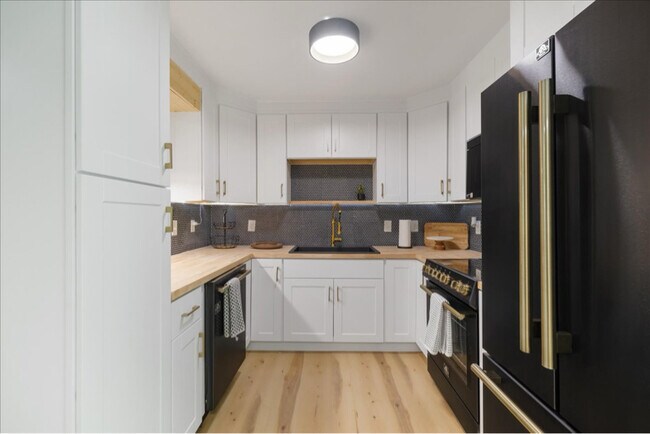 Building Photo - 2904 Sprucewood Dr