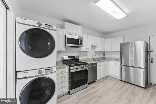 Building Photo - 3701 S George Mason Dr
