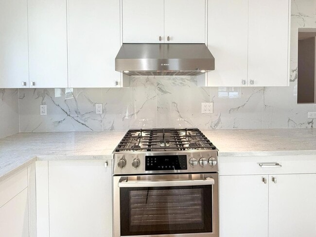 Building Photo - 2229 Pulgas Ave