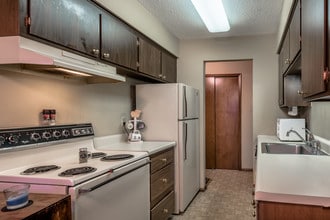 Building Photo - 941 11th Ave S