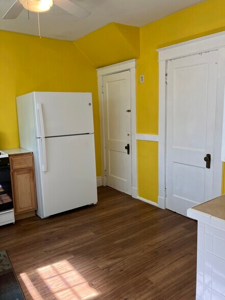 Building Photo - 438 California Ave