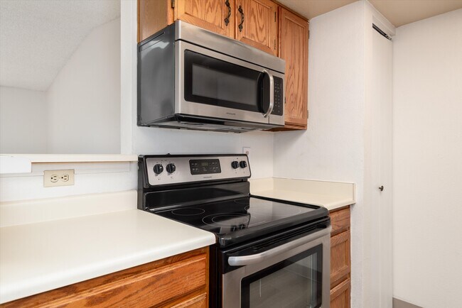 Building Photo - 923 S Zeno Way