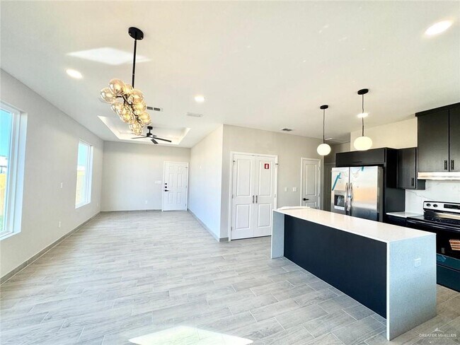 Building Photo - 31 Dragonfly St