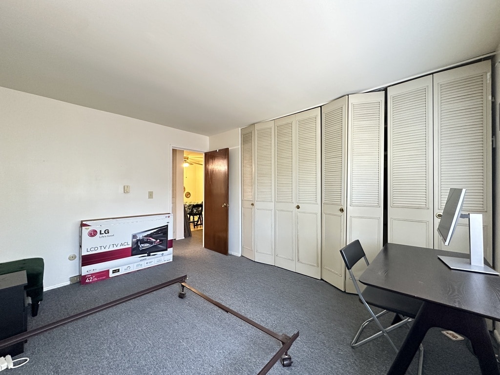 Building Photo - 3825 N Pine Grove Ave