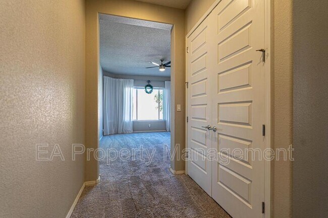 Building Photo - 827 Mesa Roja Trail NE