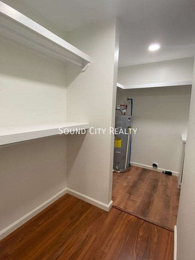 Building Photo - 3232 Hinkle-