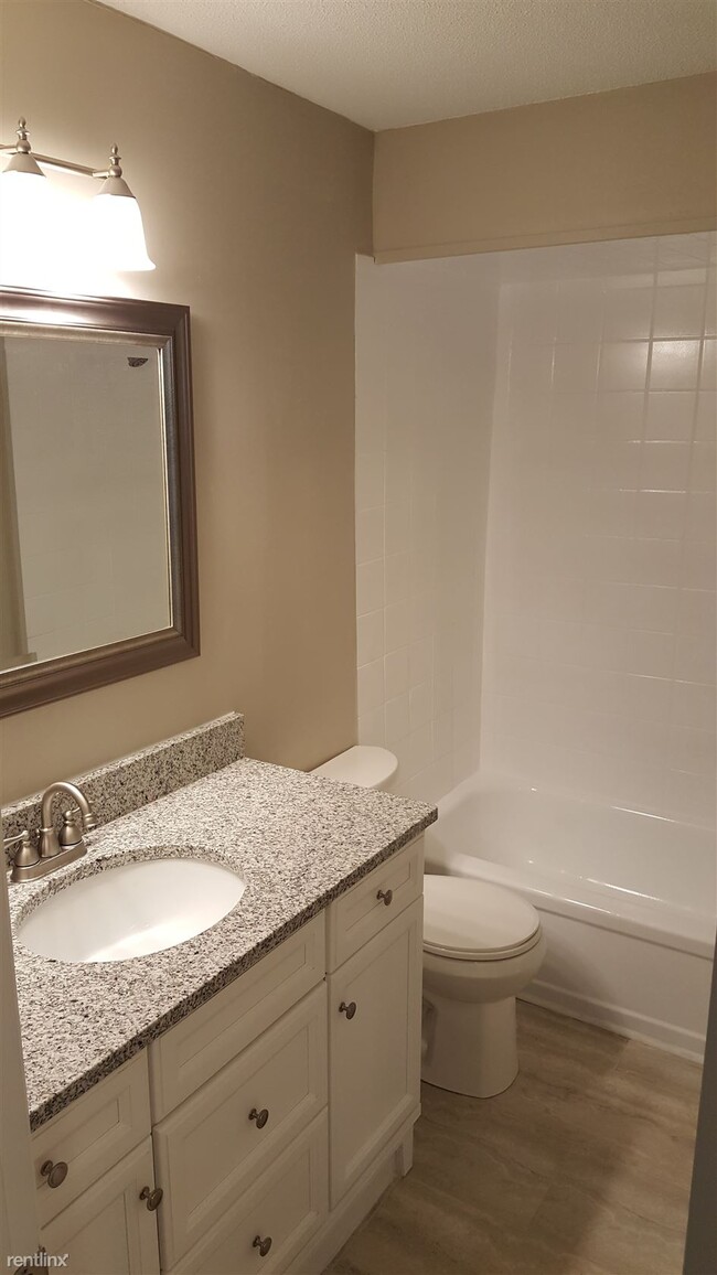 Building Photo - 2 br, 1.5 bath Condo - 6301 New Market