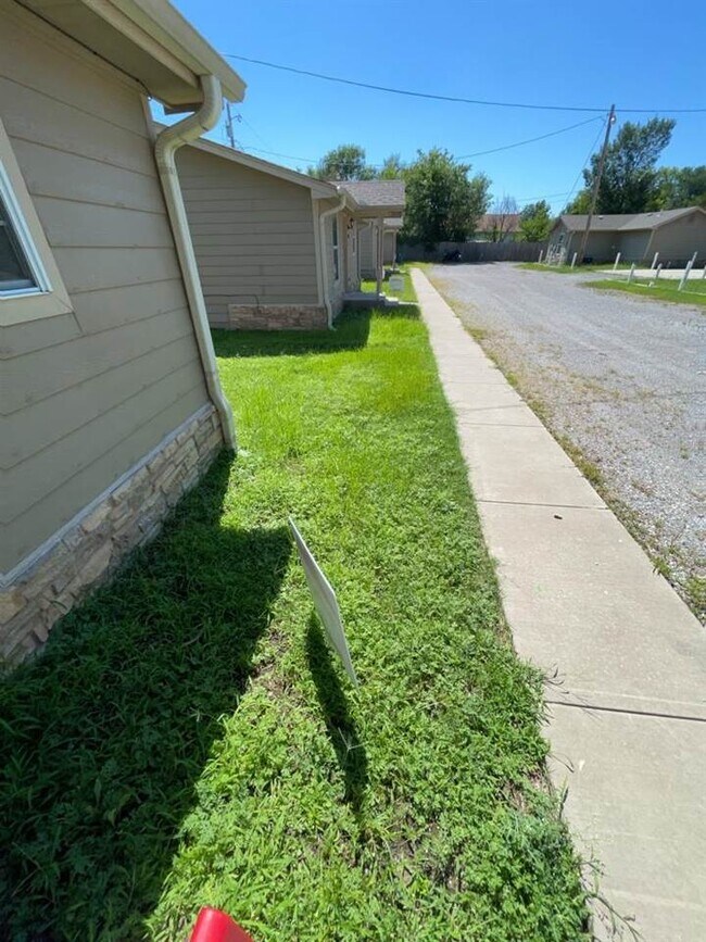 Building Photo - 1602 NW Lindy Ave