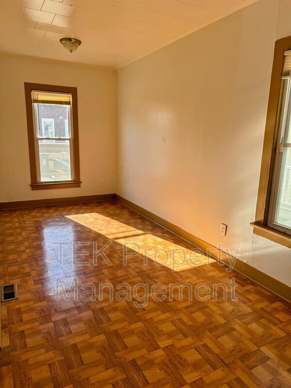 Building Photo - 34 Radio St