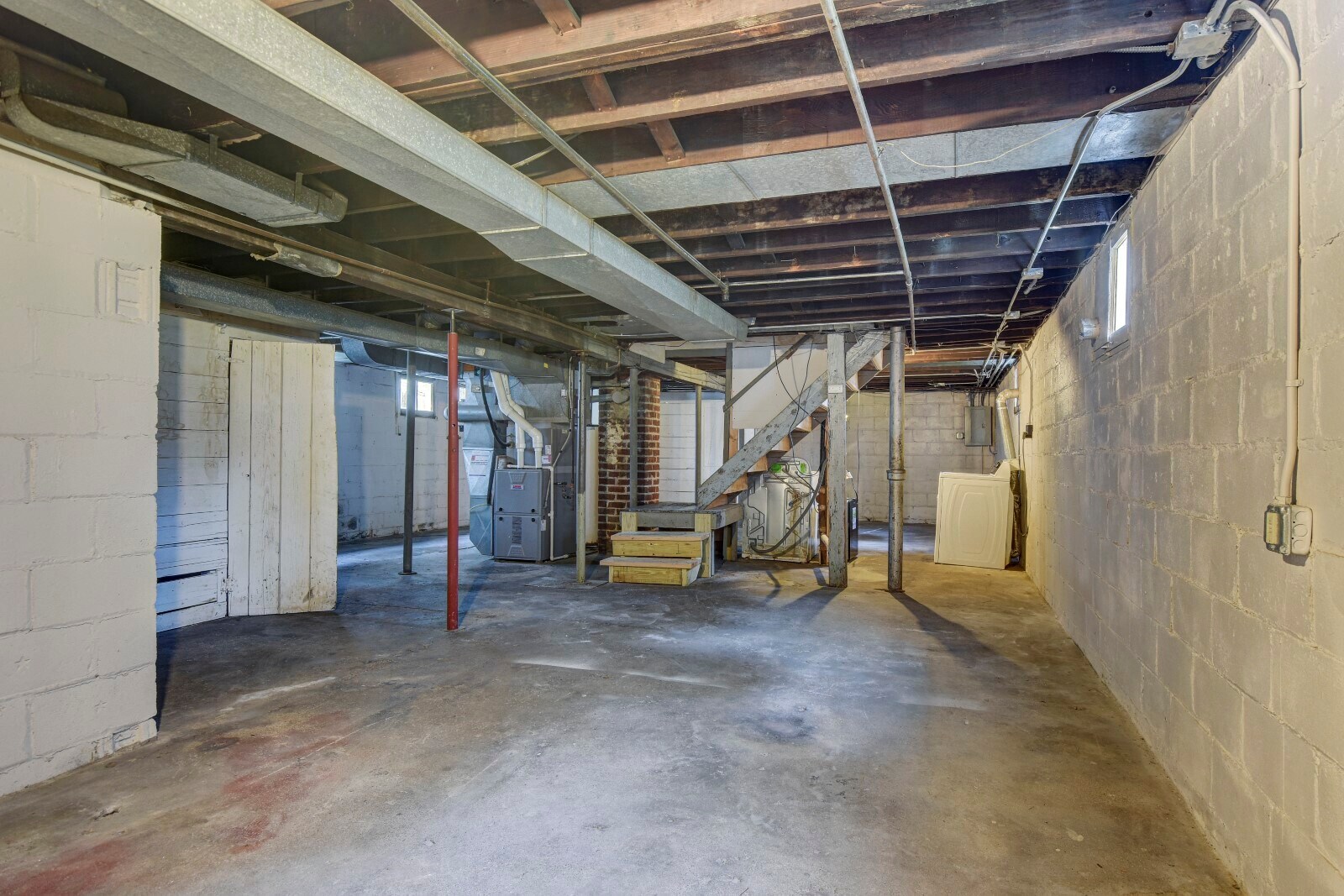 Building Photo - 816 N 43rd St