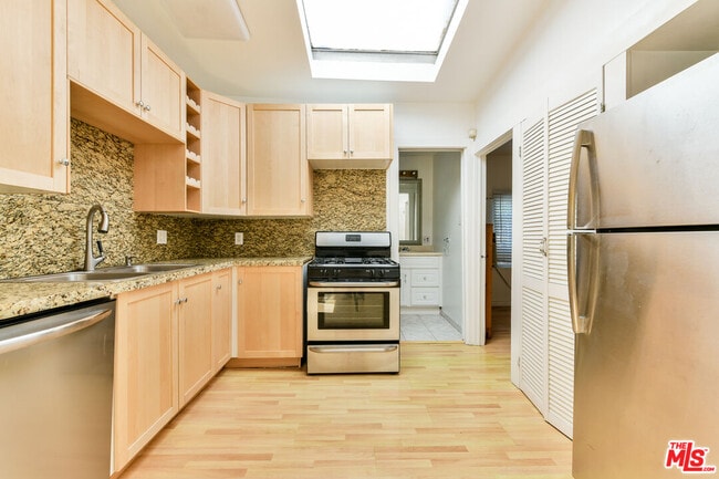 Building Photo - 420 Altair Pl