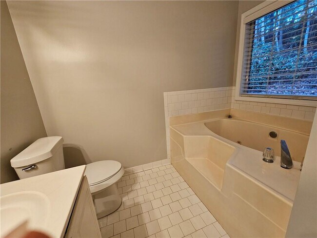 Building Photo - 3351 Governors Ct