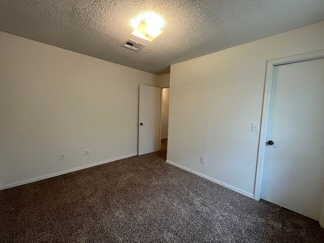 Building Photo - Peaceful 3 bedroom house in Broken Arrow!