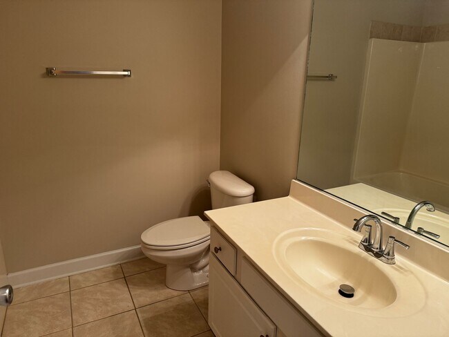 Building Photo - 2 Bedroom 2 Bath Condo