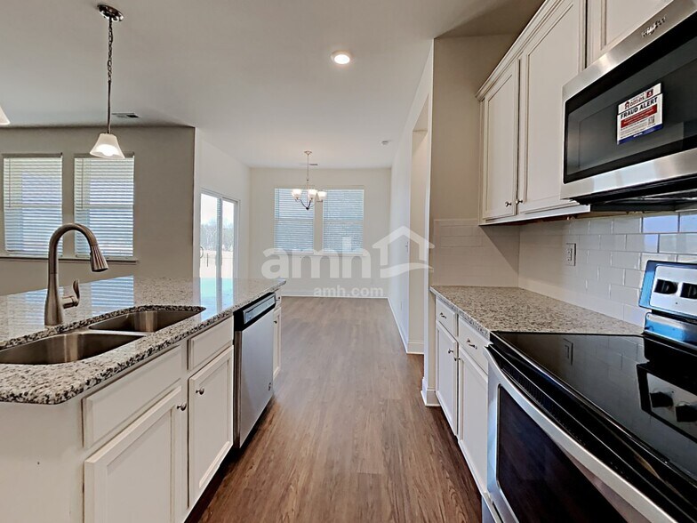 Building Photo - 115 Samara Ln