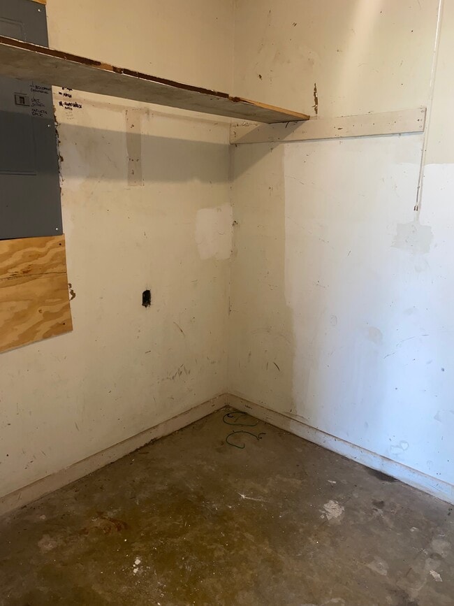 Building Photo - 404 N Lindsey St