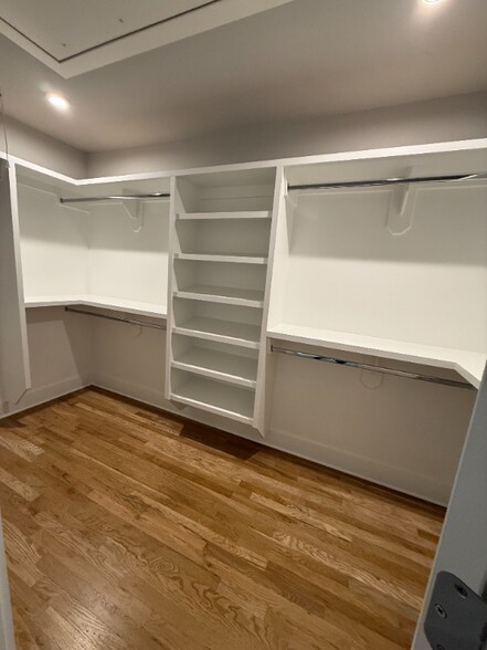 Building Photo - 716 27th Ave N