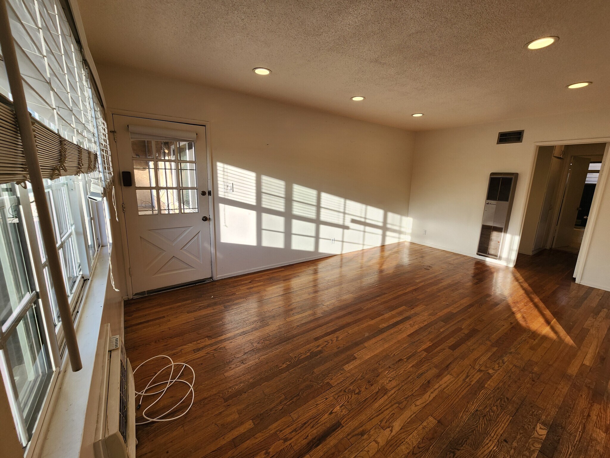 Building Photo - 14227 Moorpark St