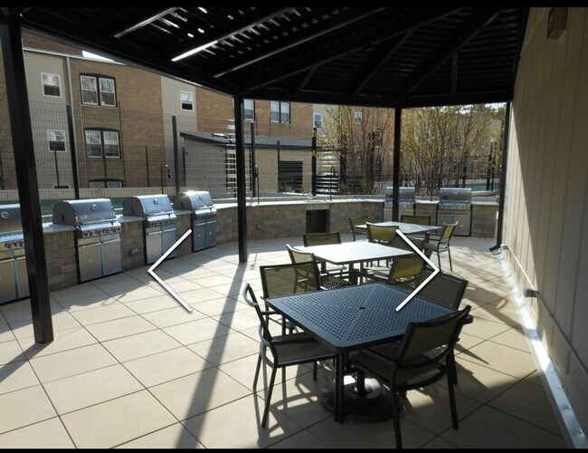 Grills - 3930 N Pine Grove Ave