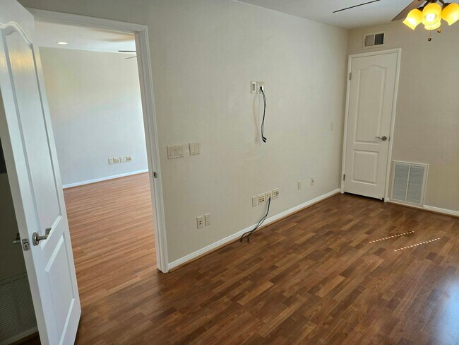 Building Photo - 7130 Shoreline Dr