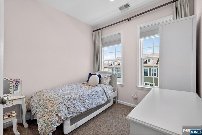 Building Photo - 117 Truman Dr