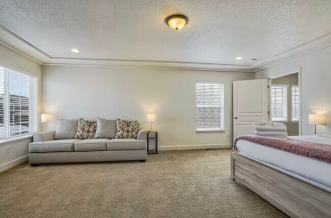 Building Photo - 10904 Cascading Spring Cir