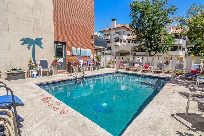Building Photo - Location!! Updated 1 bedroom Gem on Pearl St. in Govenor's Park!