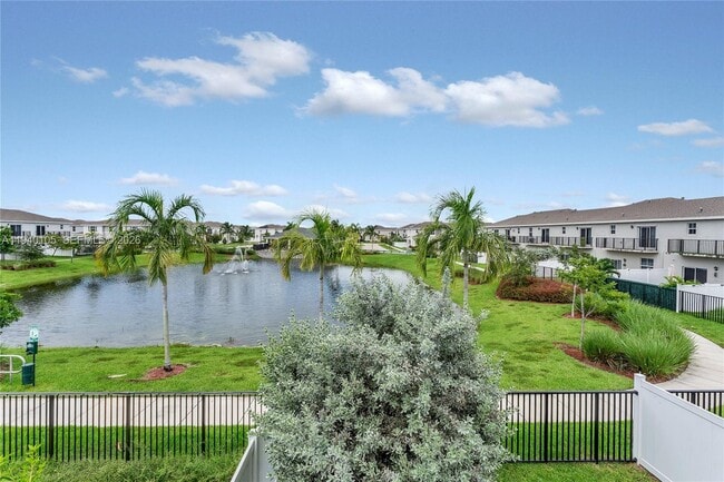 Building Photo - 805 SE 18th St