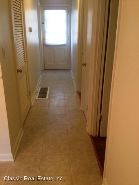 Building Photo - 2 br, 1 bath House - 1972 Spring Station D...
