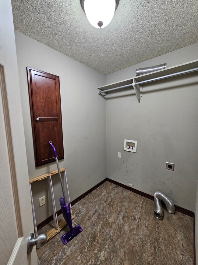 Building Photo - 373 S Grand Mere Ct