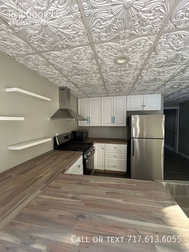 Building Photo - 641 Pine St