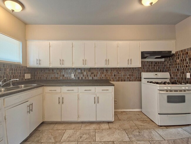 Building Photo - Charming 3 Bed 2 Bath In South Central Lubbock