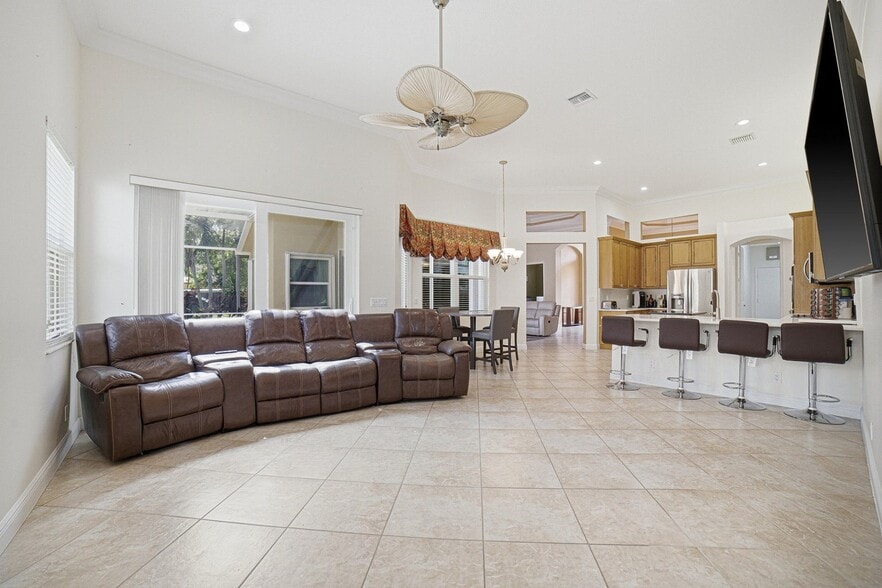 Building Photo - 9655 Campi Dr