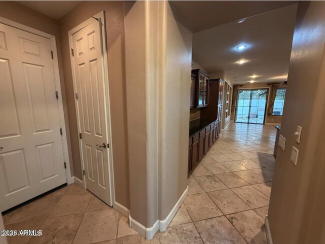 Building Photo - 421 W Wisteria Pl