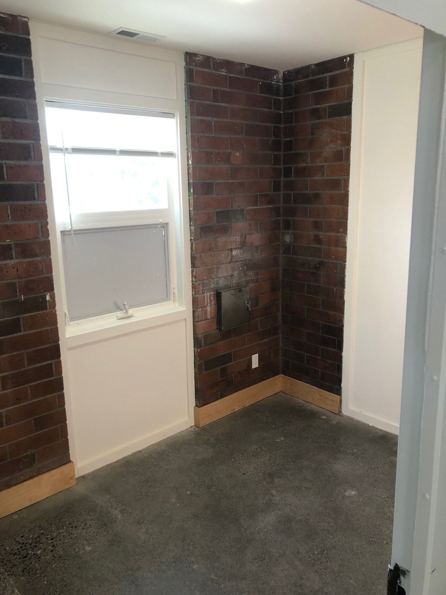 Building Photo - 330 S Cherry St