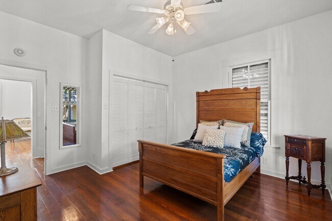 Building Photo - 611 Church St