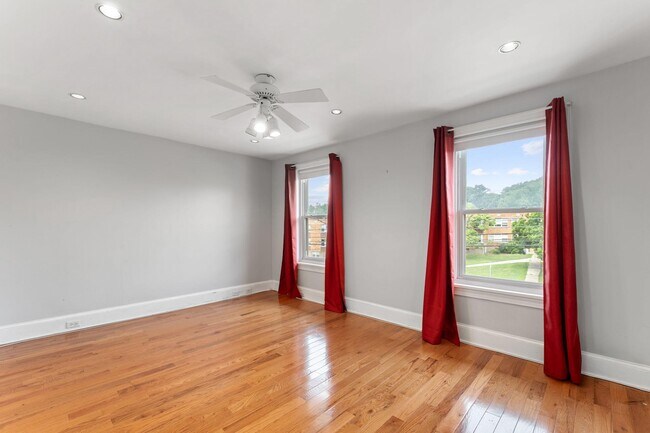 Building Photo - 809 Ardmore Ave