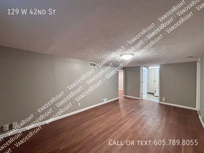 Building Photo - 129 W 42nd St
