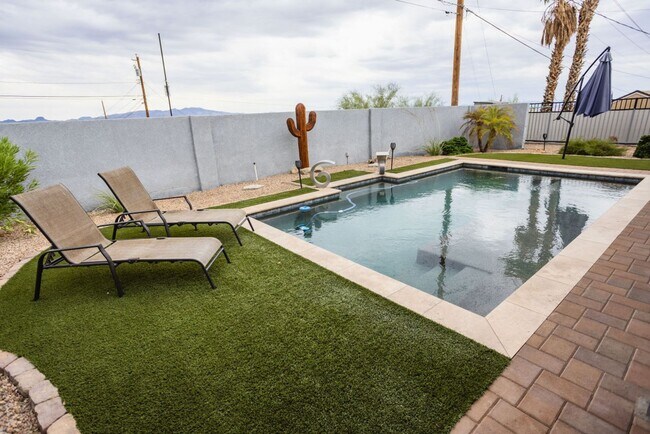Building Photo - 3 BEDROOM 2 BATH 2 CAR GARAGE POOL HOME W/...