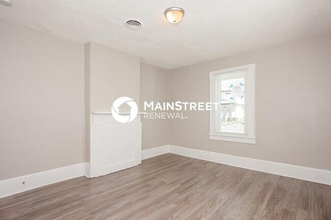 Building Photo - 3 Bedroom Pet-Friendly Home in Charlotte, NC with Main Street Renewal
