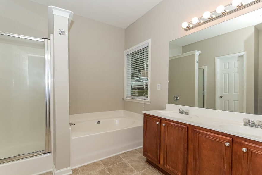Building Photo - 34 Cliffhaven Cir
