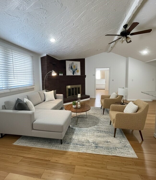 Building Photo - 241 Maverick St