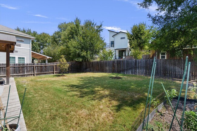 Building Photo - Spacious East Austin Home for Rent