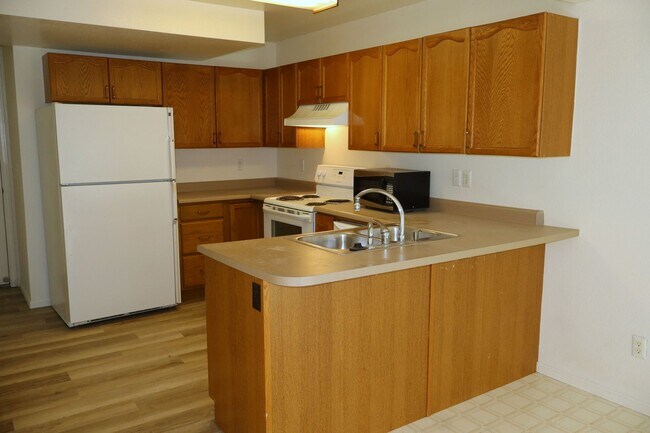 Building Photo - 419 Sundance Cir N