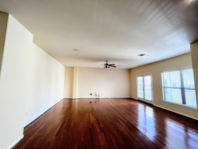 Building Photo - Ready and clean 3 bedrooms in Rice Militar...