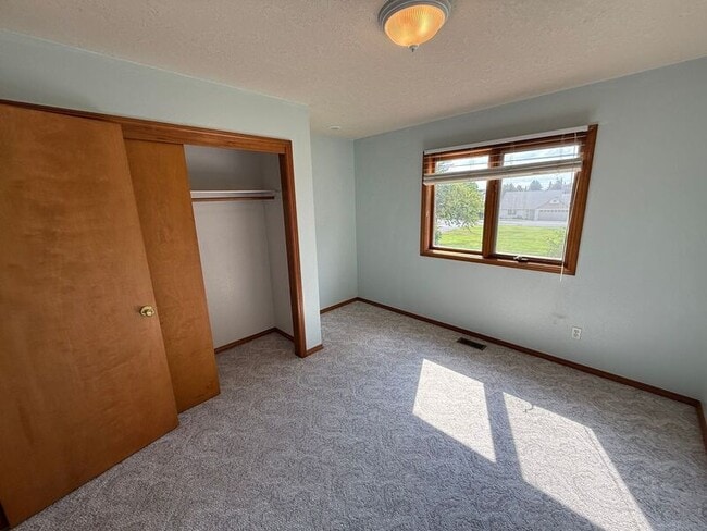 Building Photo - 460 SE Conifer Pl