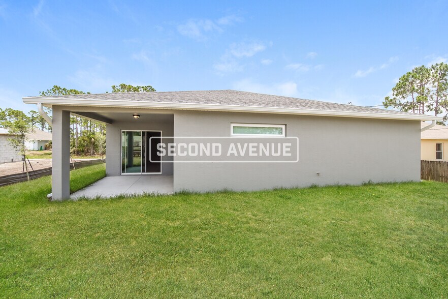 Building Photo - 850 Algaringo Ave SE